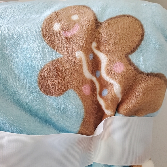Pastel Blue Gingerbread Man Blanket-NWT - Picture 2 of 6